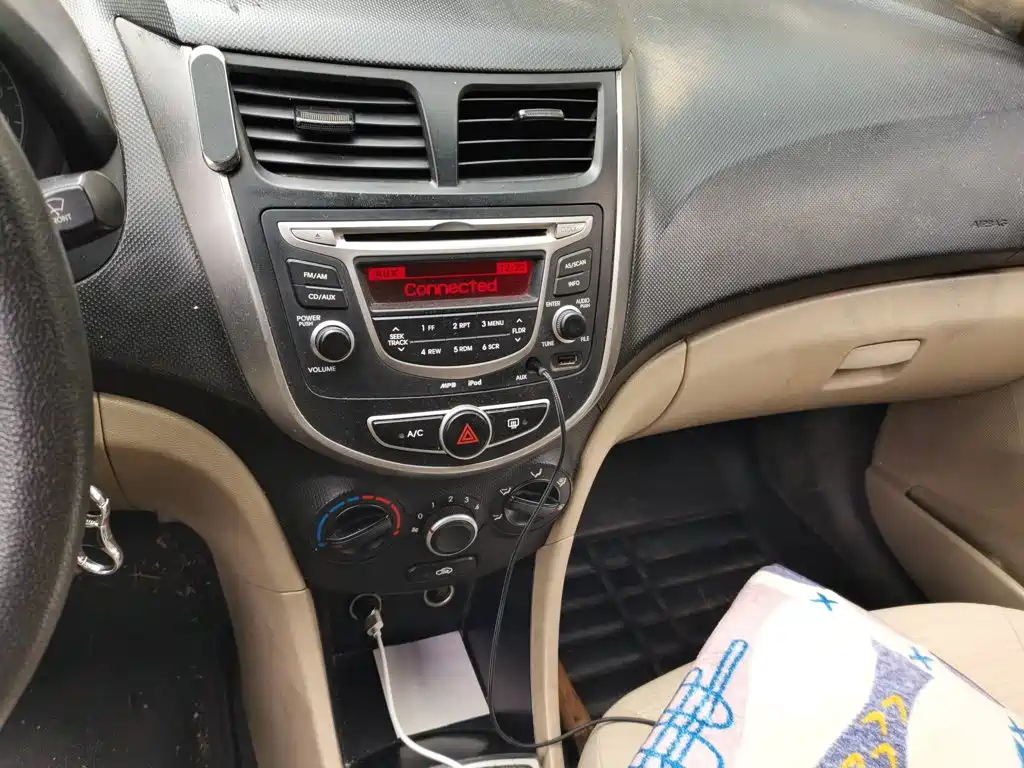 Hyundai Verna 2015 — фото 10