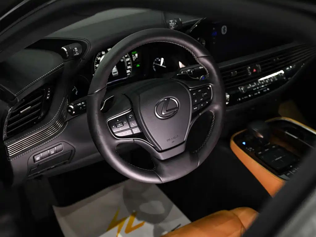 Lexus LS 2021 — фото 10