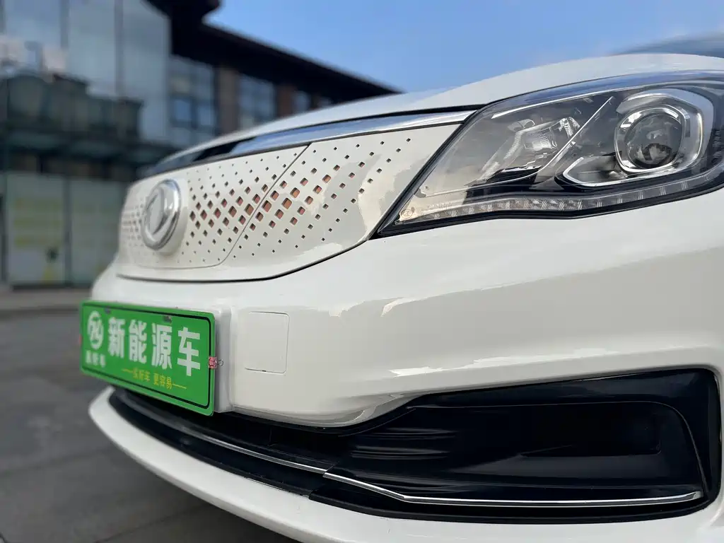 Dongfeng E70 2021