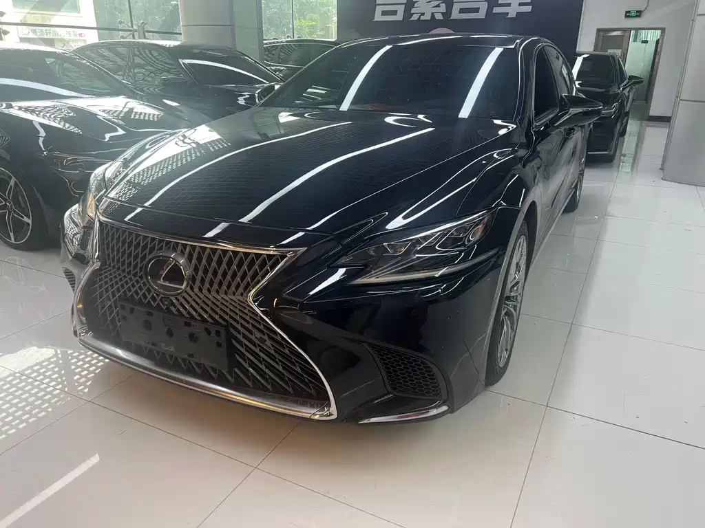 Lexus LS 2019 — фото 1