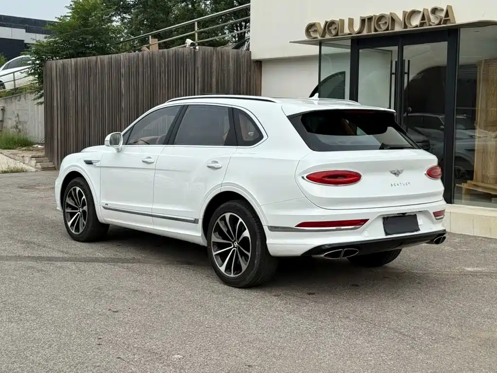 Bentley Bentayga 2020 — фото 10
