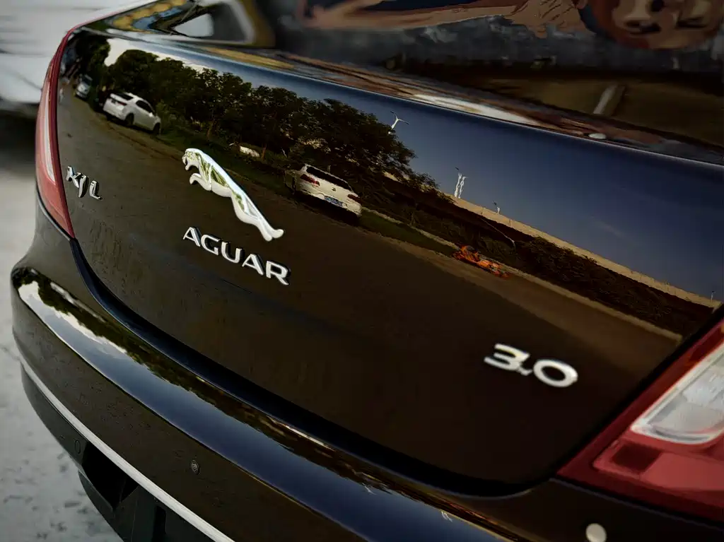 Jaguar XJ 2017 — фото 10