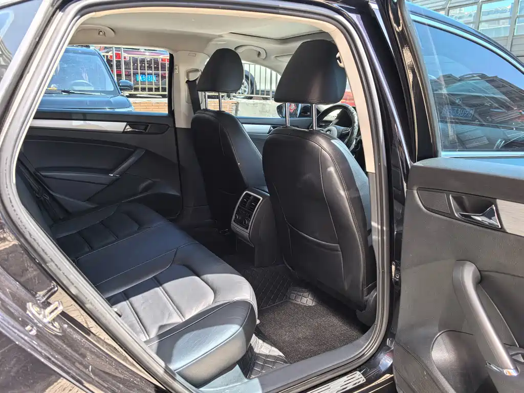 Volkswagen Passat 2015 — фото 16
