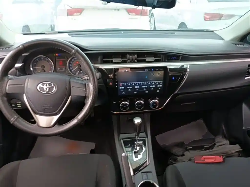 Toyota Corolla 2015 — фото 10
