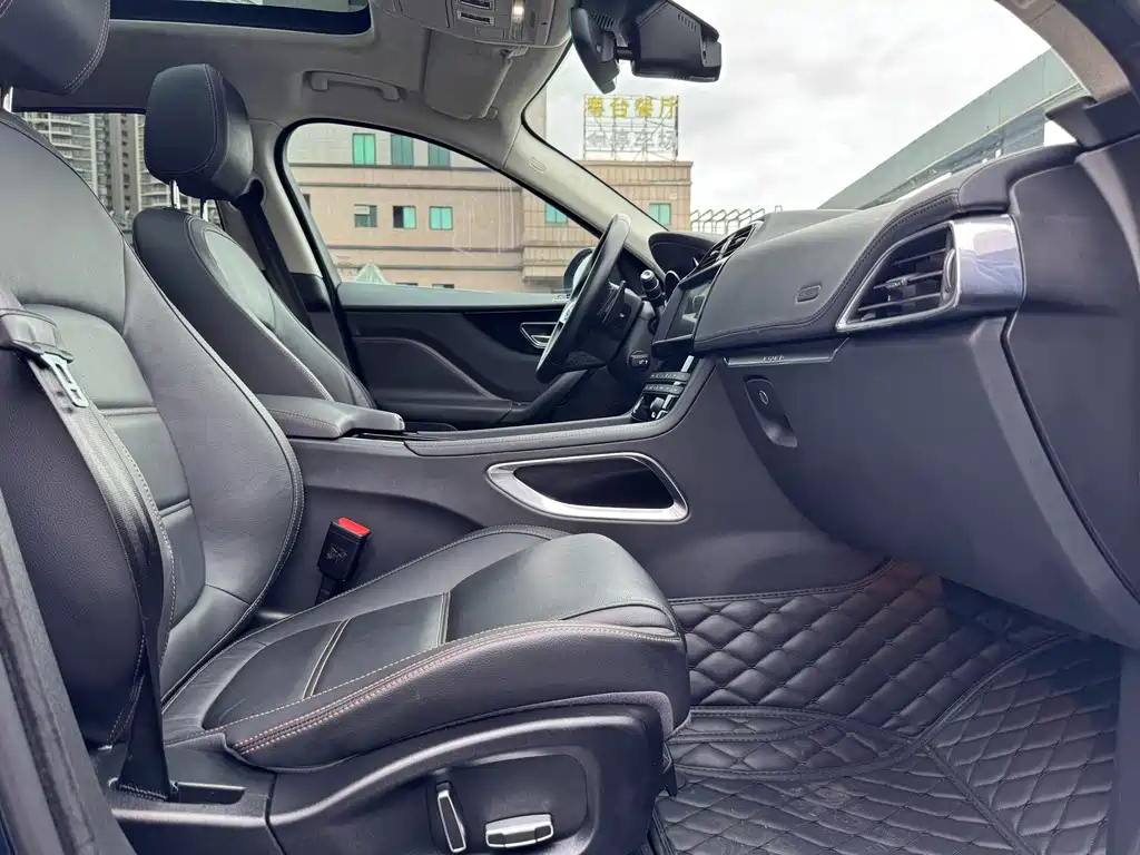 Jaguar F-PACE 2020 — фото 12