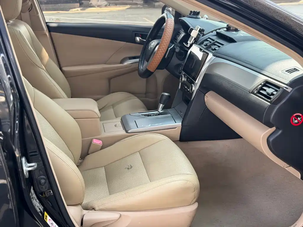 Toyota Camry 2013 — фото 14
