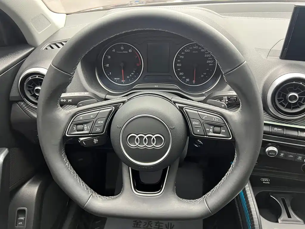 Audi Q2L 2022 — фото 11