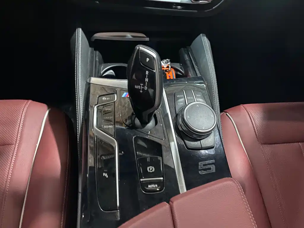 BMW 5 Series 2023 — фото 11