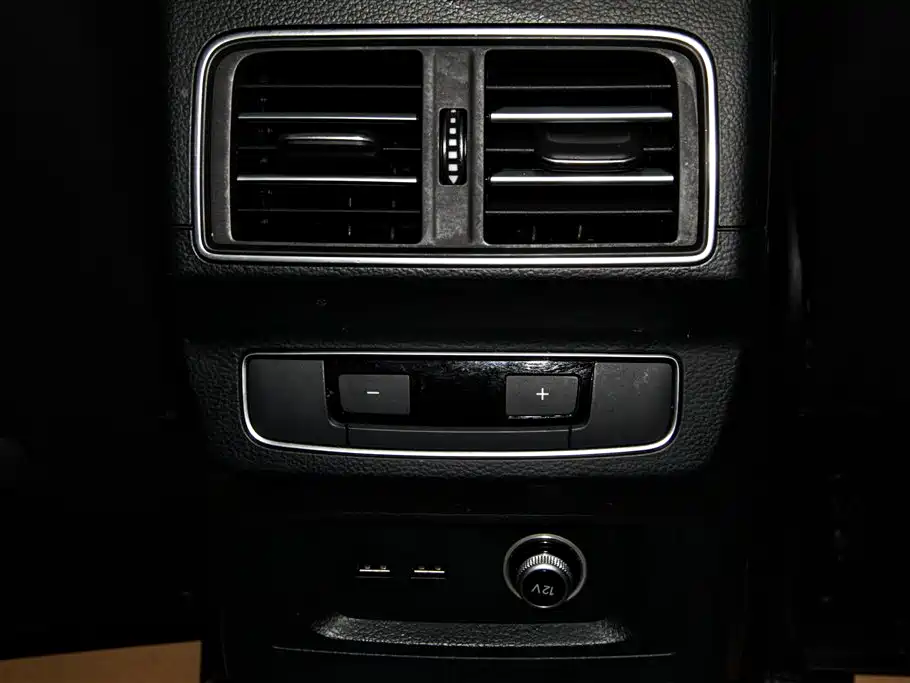 Audi Q5L 2024 — фото 30