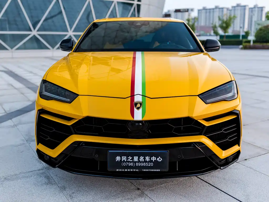 Lamborghini Urus 2023 — фото 1