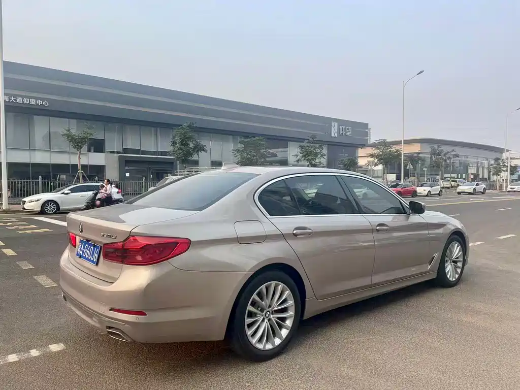BMW 5 Series 2019 — фото 9