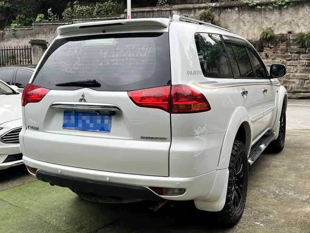 Mitsubishi Pajero Sport 2015 — фото 9