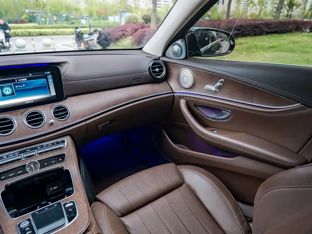 Mercedes-Benz E-Class 2019 — фото 12