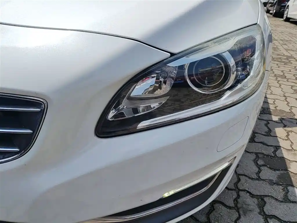 Volvo S60 2016 — фото 24
