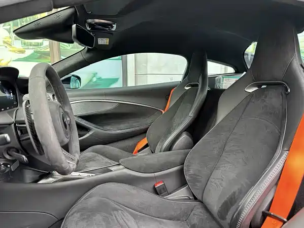 McLaren Artura 2023