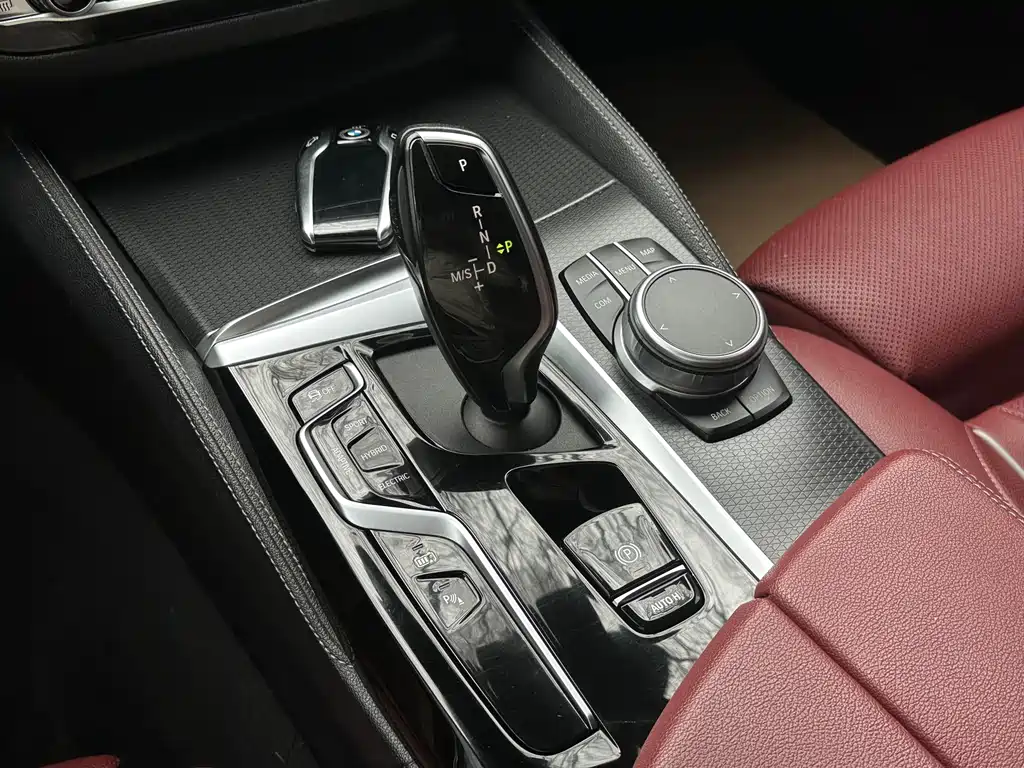 BMW 5 Series New Energy 2021 — фото 9