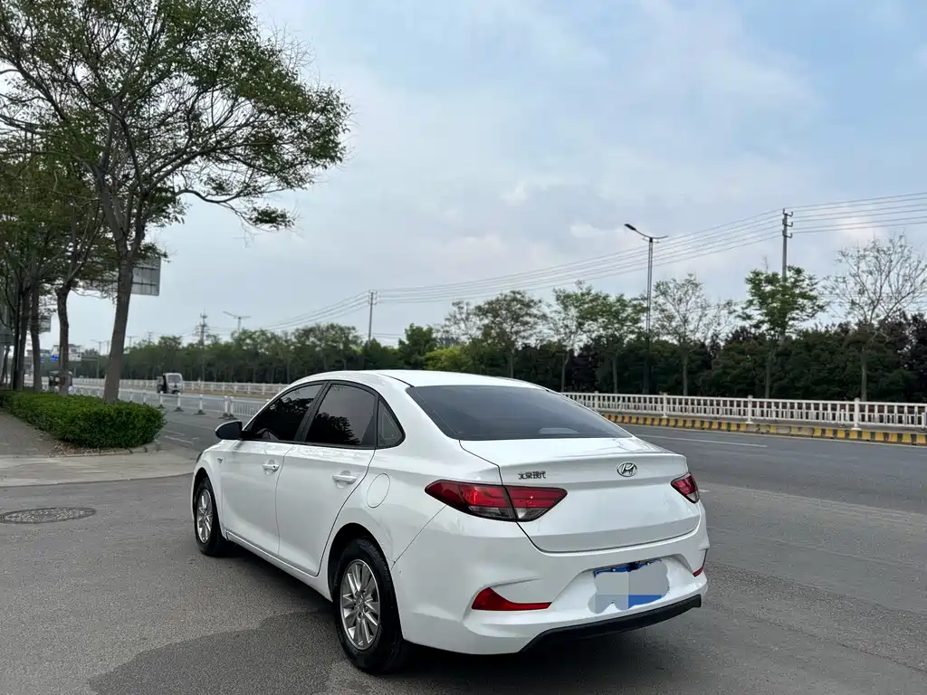 Hyundai Elantra 2019 — фото 3