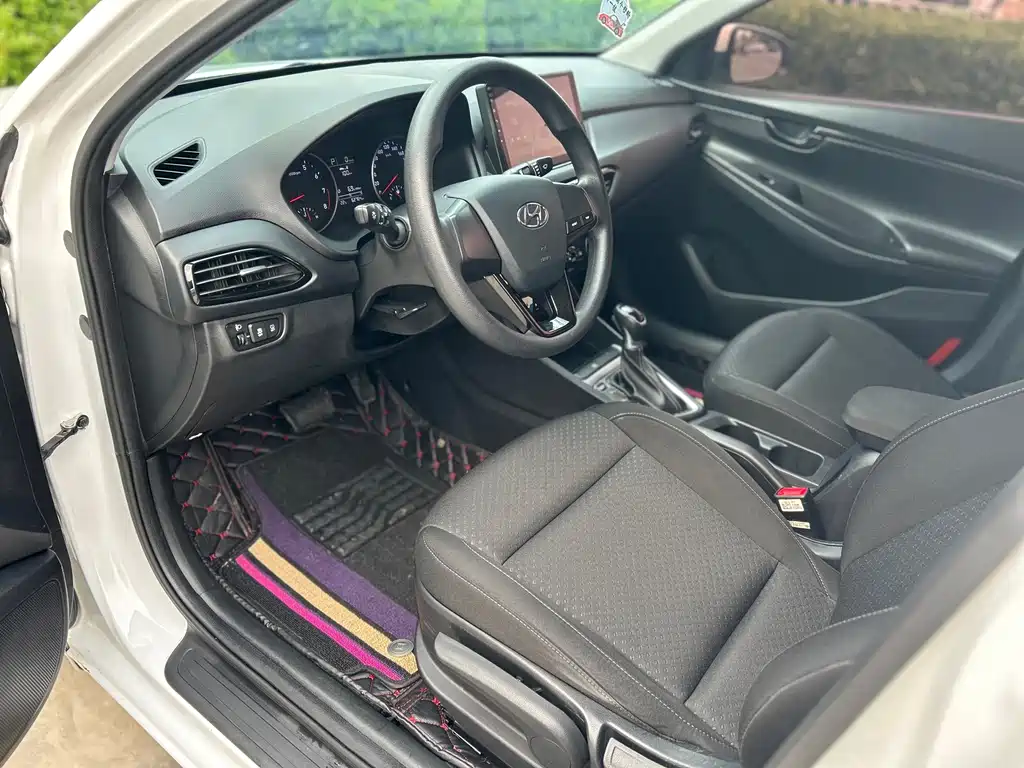 Hyundai Elantra 2019 — фото 10