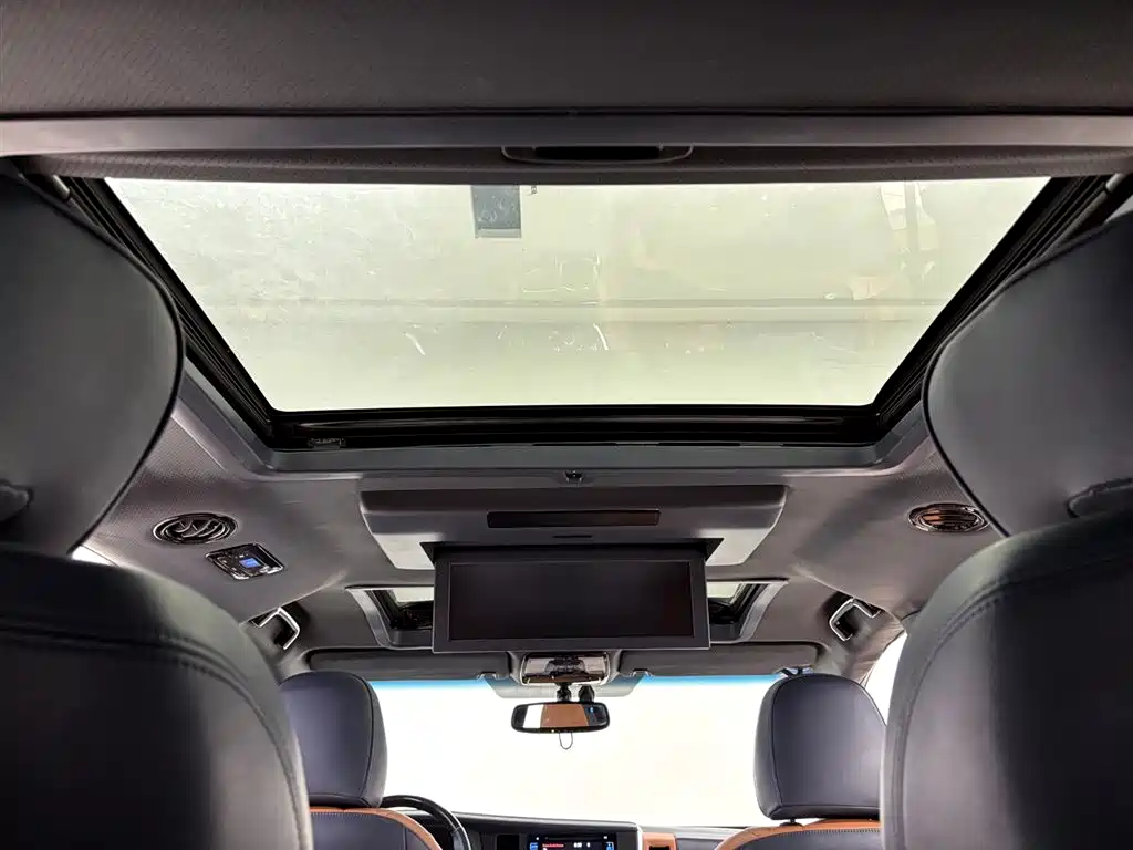 Toyota Sienna 2018 — фото 27