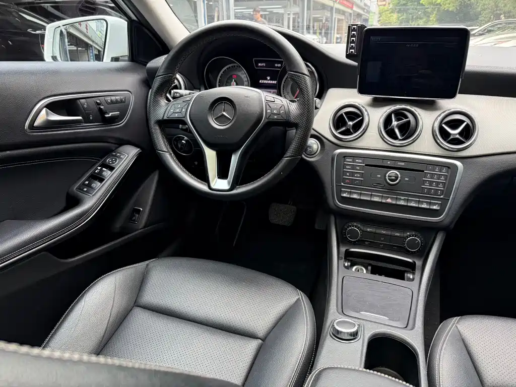 Mercedes-Benz GLA 2016 — фото 15