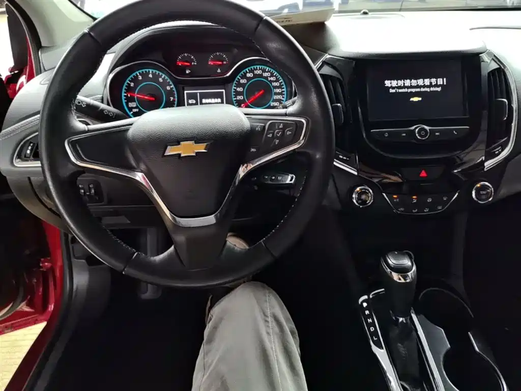 Chevrolet Cruze 2018 — фото 10