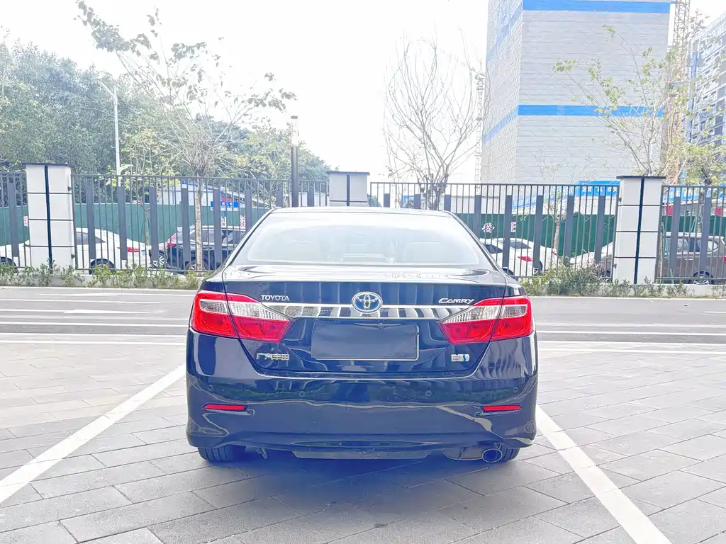 Toyota Camry 2013 — фото 8