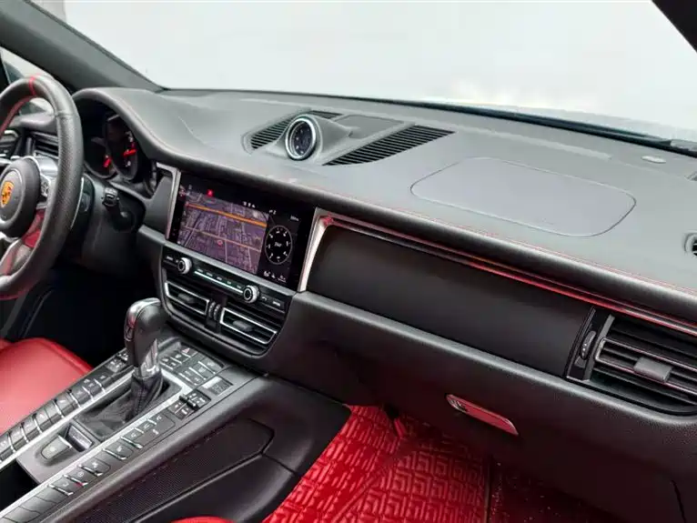 Porsche Macan 2020 — фото 10