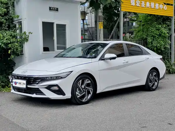 Hyundai Elantra 2023