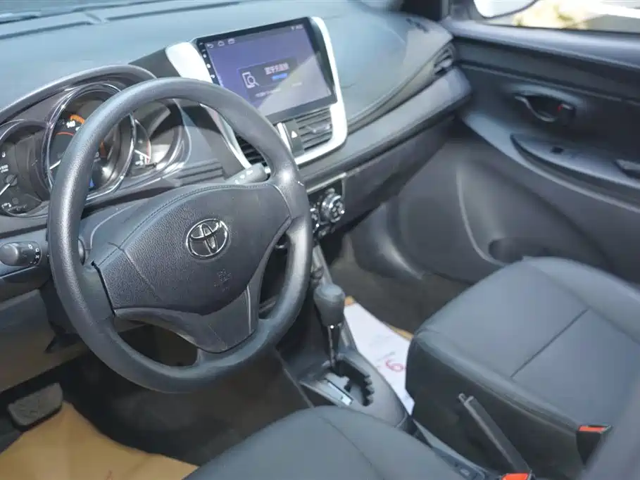 Toyota Yaris L 2020 — фото 10