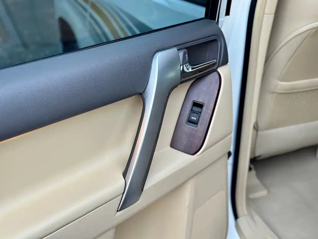 Toyota Prado 2015 — фото 31