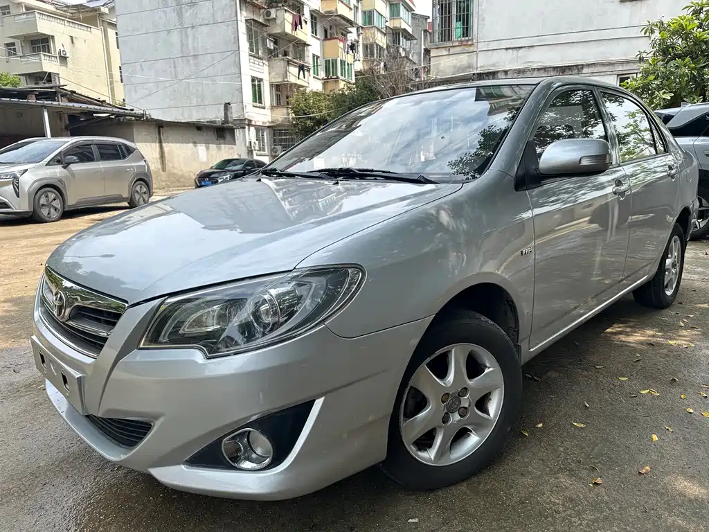 Toyota Corolla 2014 — фото 1