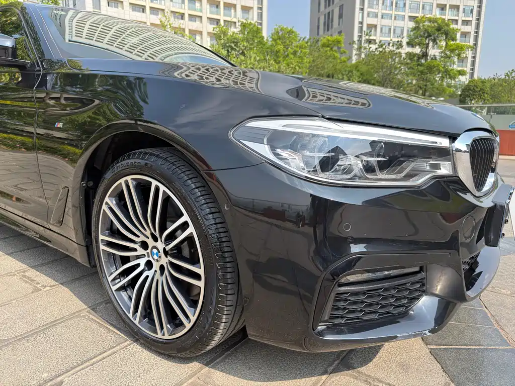 BMW 5 Series 2019 — фото 13
