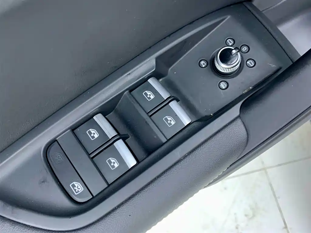 Audi Q5L 2022 — фото 29