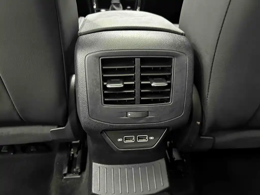 Volkswagen T-Roc 2023 — фото 15