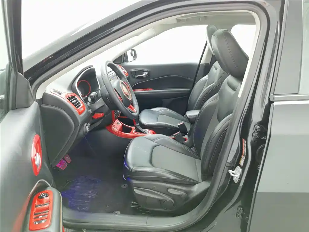 Jeep Compass 2019 — фото 10
