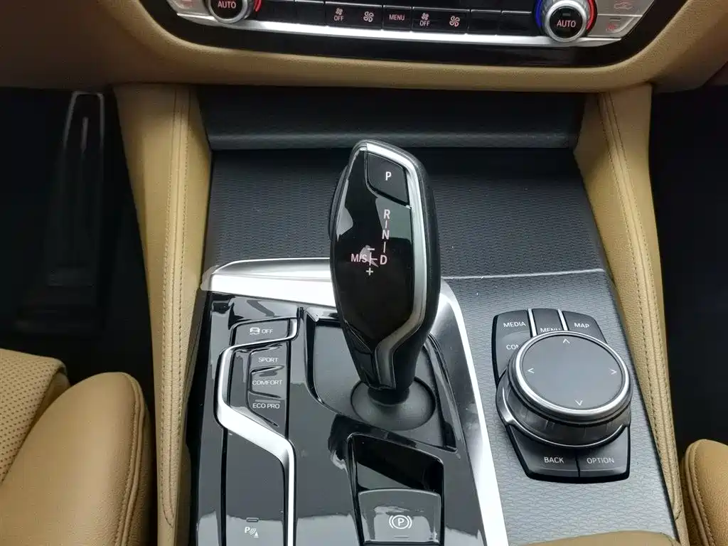 BMW 5 Series 2021 — фото 13