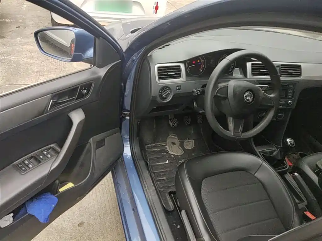 Skoda Rapid Spaceback 2016 — фото 16