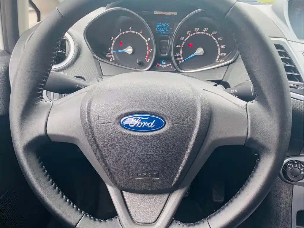 Ford Fiesta 2016 — фото 15