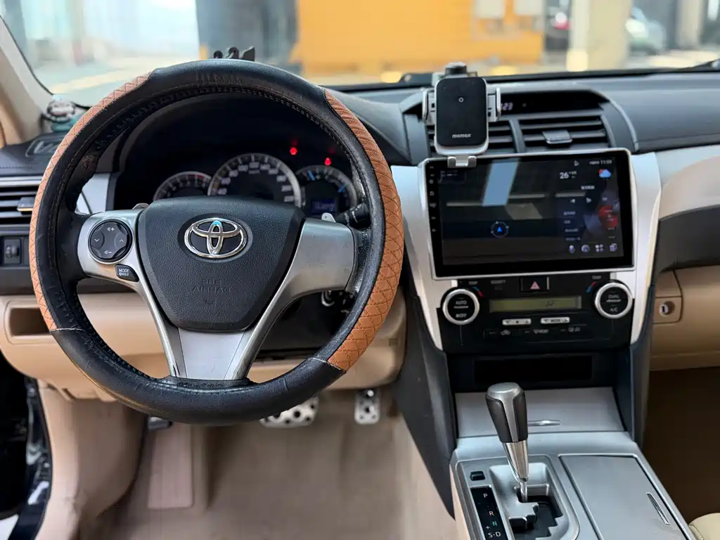 Toyota Camry 2013 — фото 11
