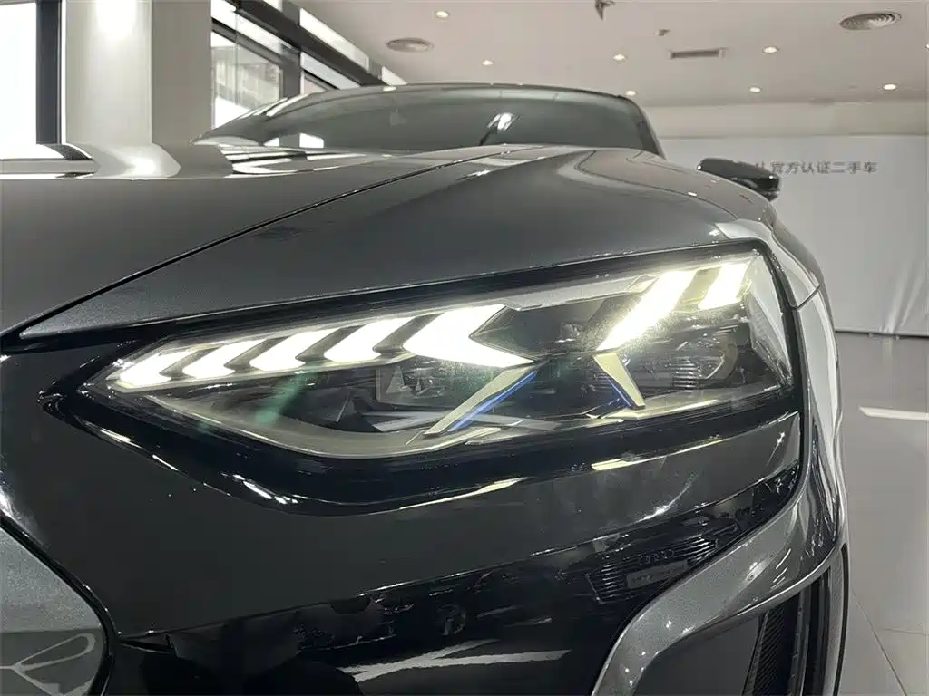 Audi e-tron GT 2025 — фото 15