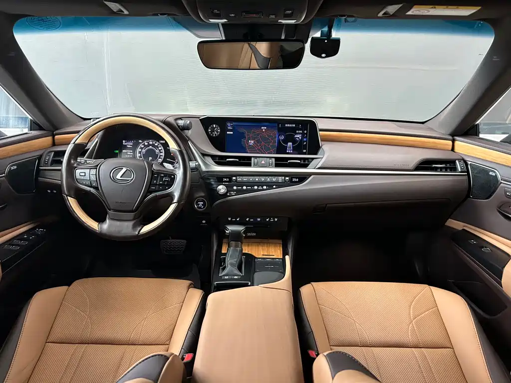 Lexus ES 2021 — фото 12