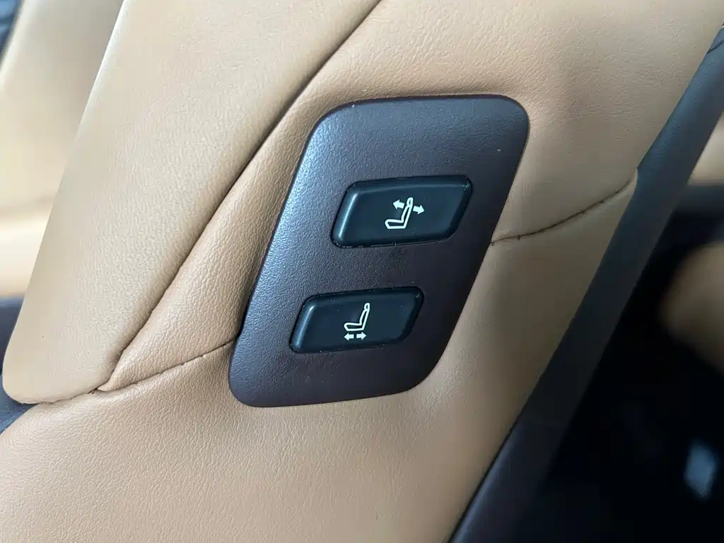 Lexus ES 2021 — фото 18