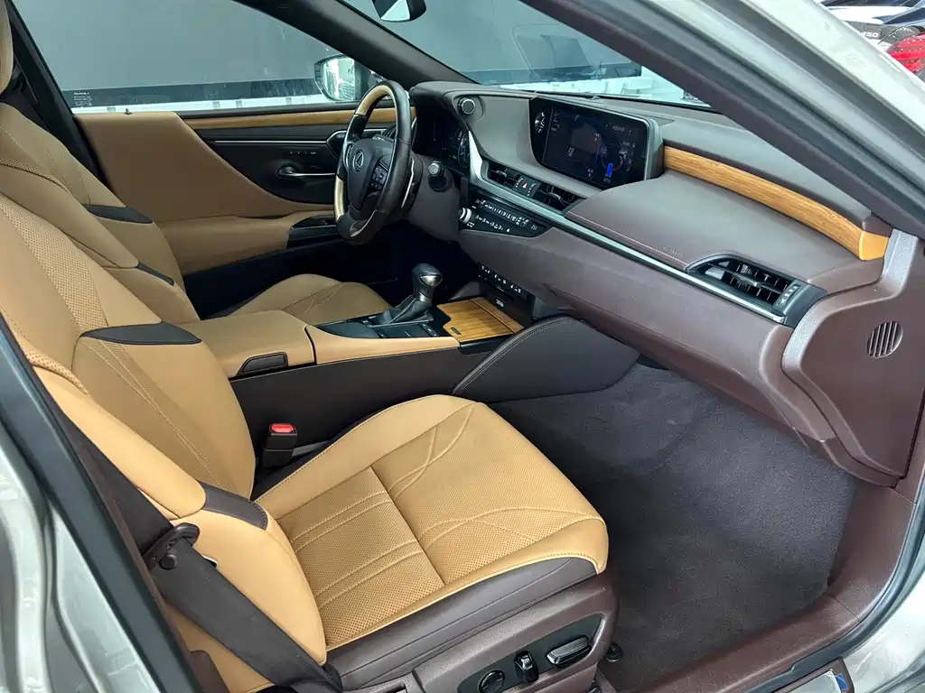 Lexus ES 2021 — фото 10