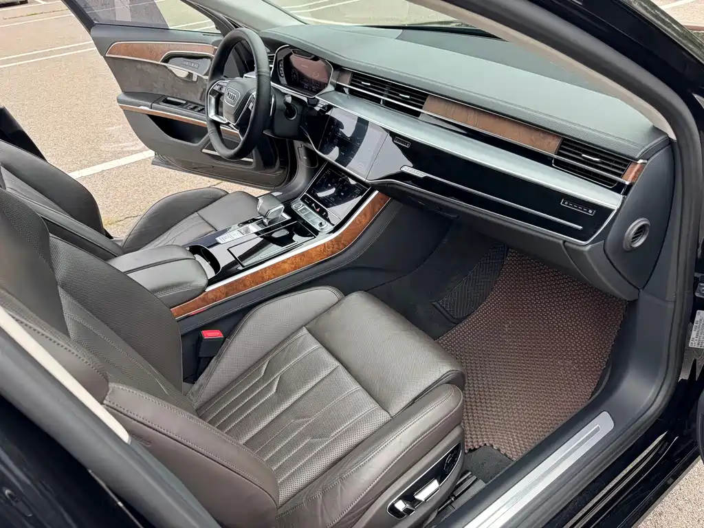 Audi A8 2020 — фото 20