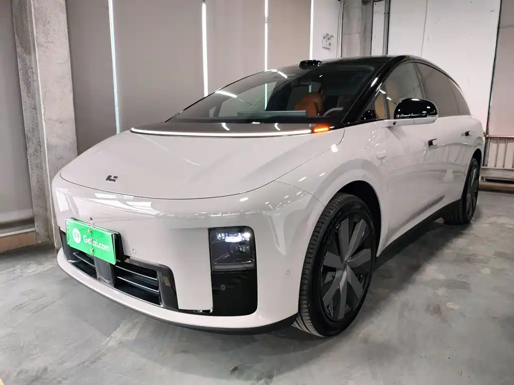 Li Auto i8 2025