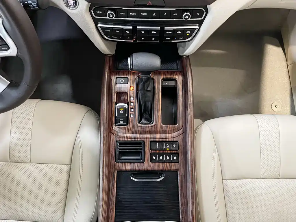 GAC Trumpchi GS8 2017 — фото 17