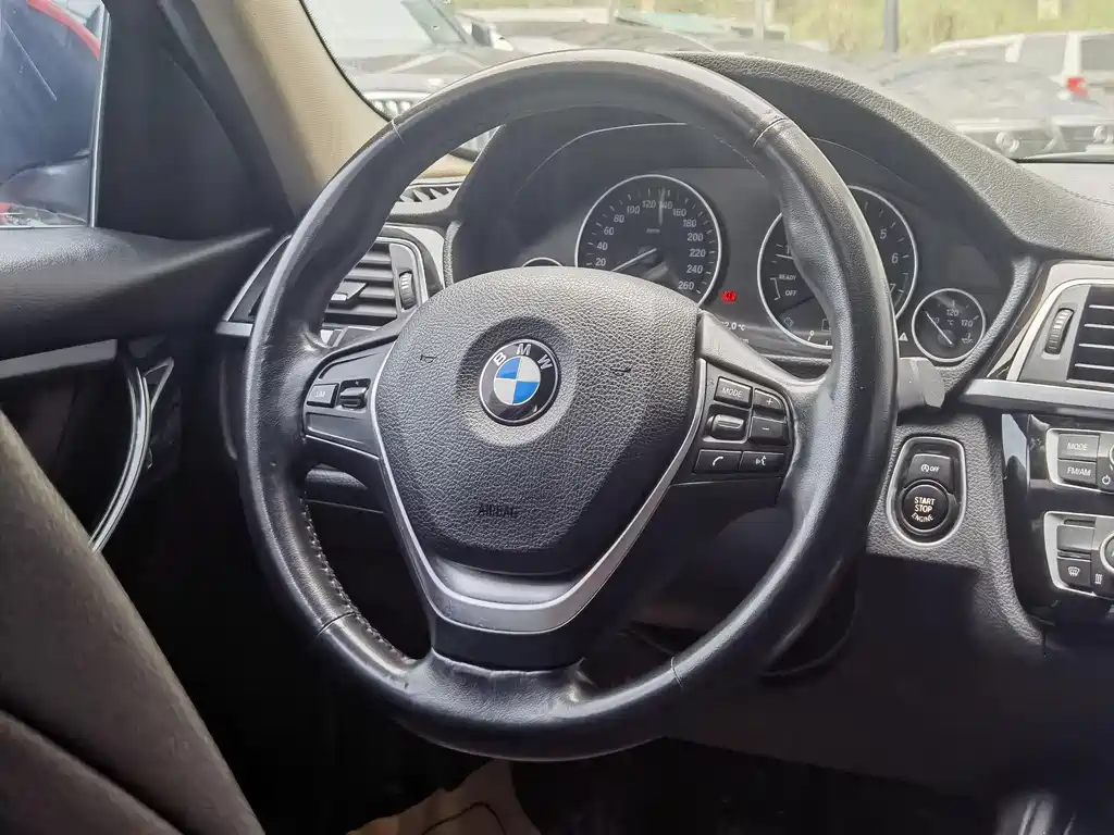 BMW 3 Series 2018 — фото 21