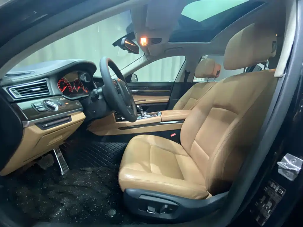 BMW 7 Series 2014 — фото 9