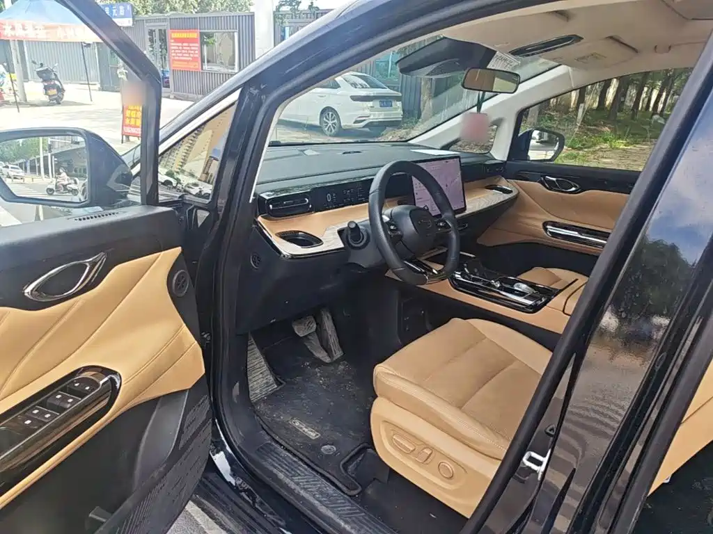 GAC Motor E8 PHEV 2024 — фото 16