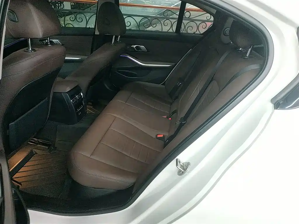BMW 3 Series 2021 — фото 13
